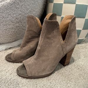 ANKLE BOOT HEELS